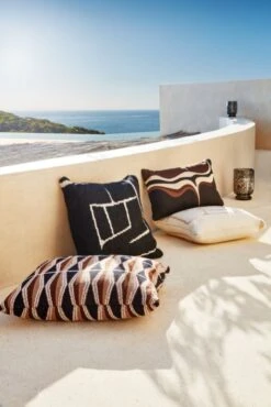 Faro Black And White Outdoor Throw Pillow 20'' -Cb2 CB2SU23 17A V1 RET 2