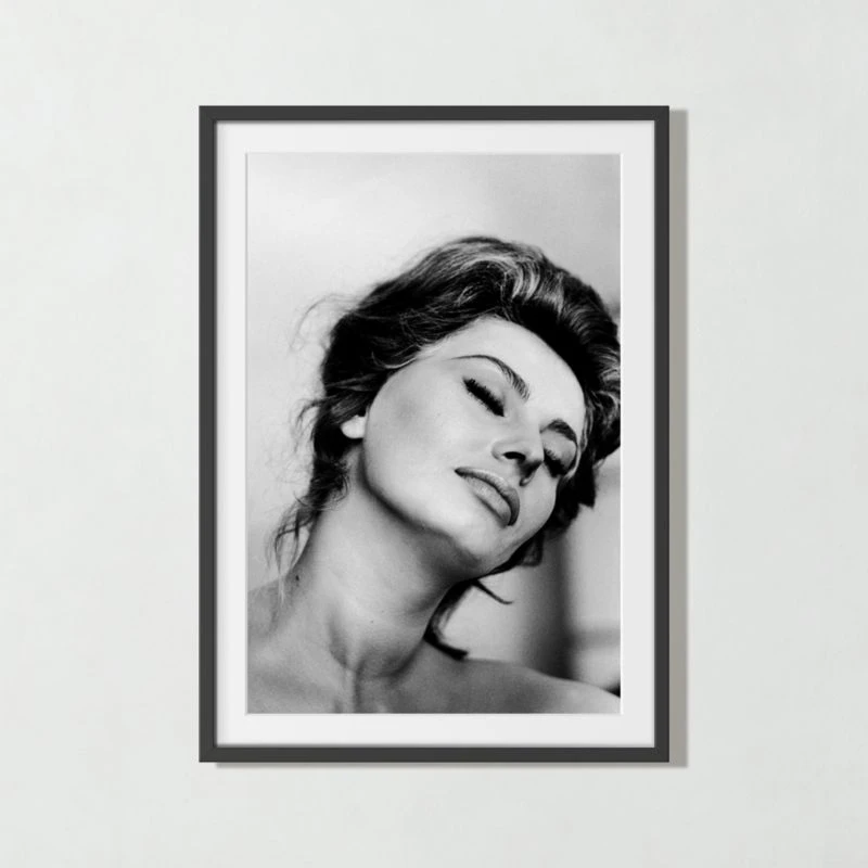 'Sophia Loren Relaxes, 1961' Photographic Print In Black Frame 17.75"x21.75" 4 'Sophia Loren Relaxes, 1961' Photographic Print In Black Frame 17.75"x21.75" - Image 2