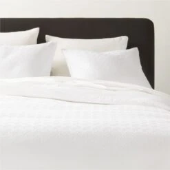Varra Organic Cotton Jacquard White Duvet Cover And Pillow Shams